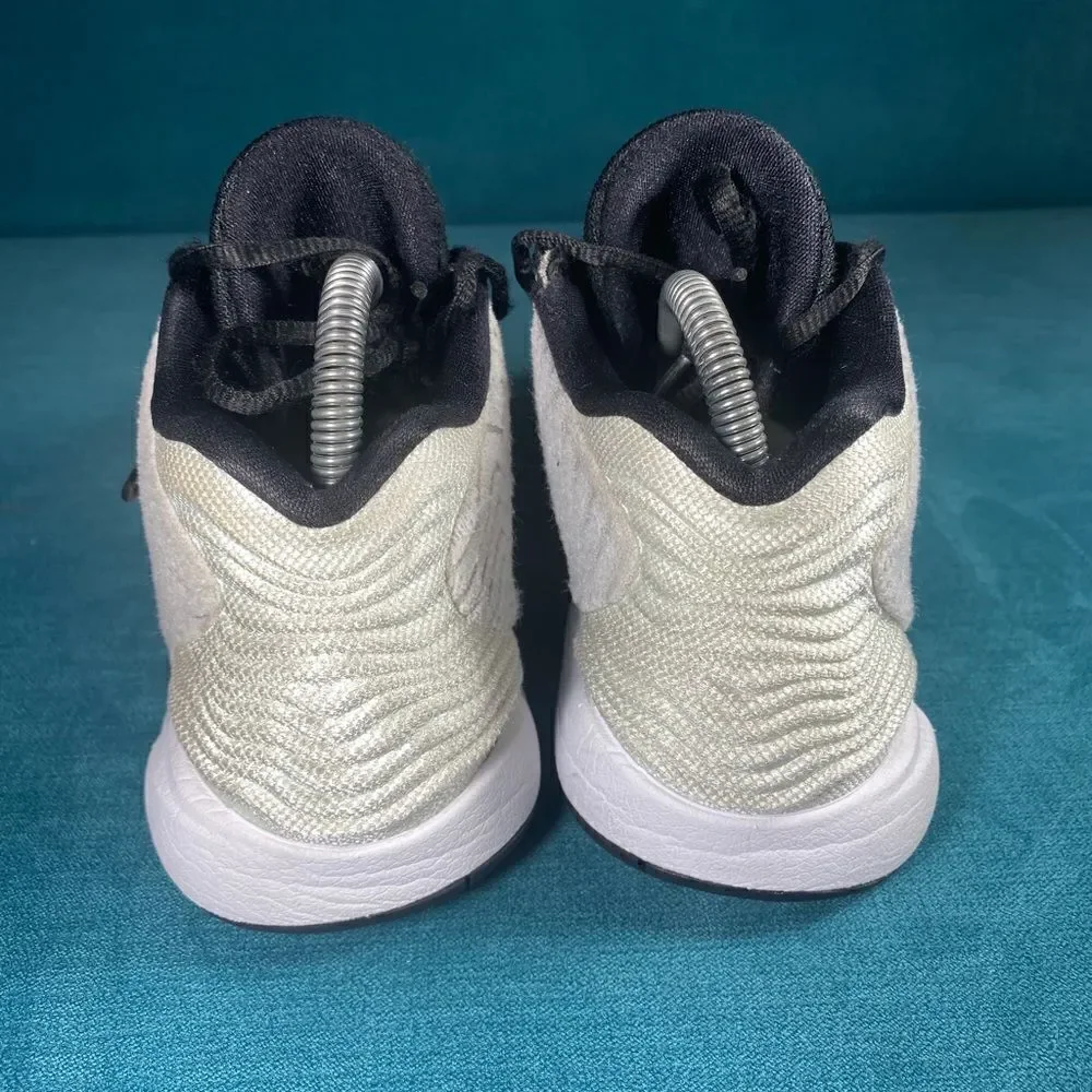 Size 6M/7.5Women - Nike KD14 Oreo shoes
